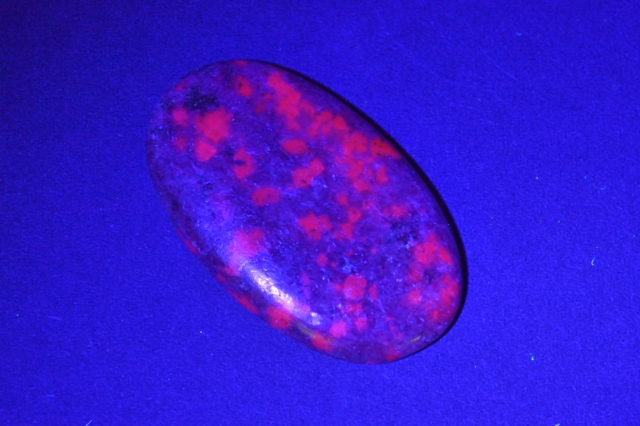 ルビーinカイヤナイト【9】ルース・カボション（30×18.5mm）