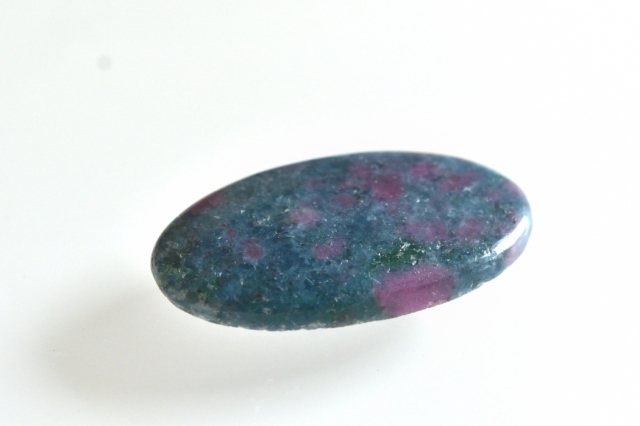 ルビーinカイヤナイト【12】ルース・カボション（28×15.5mm）