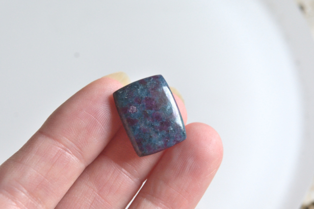 ルビーinカイヤナイト【14】ルース・カボション（18.5×14.5mm）