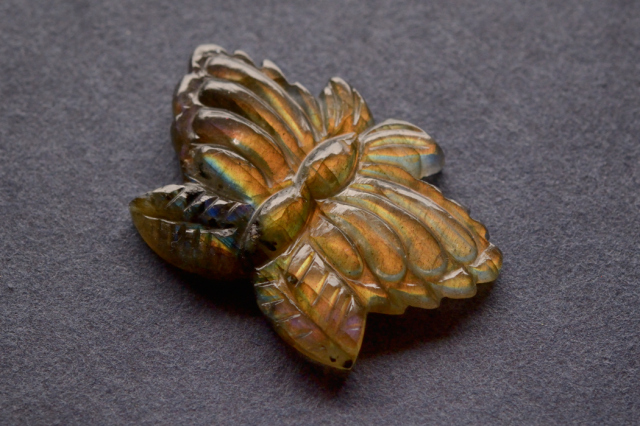 ラブラドライト・バタフライ【24】　ルース・カボション（23.5×35mm）