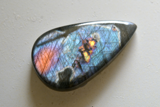 ラブラドライト【29】　ルース・カボション（41×24mm）