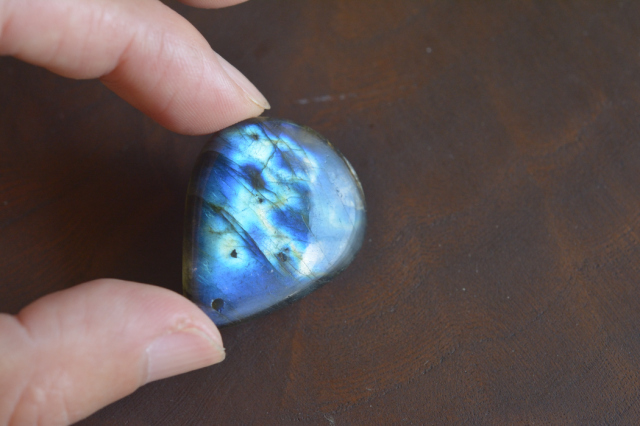 ラブラドライト（穴あき）【60】　ルース・カボション　（32×25mm）