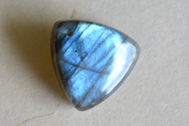 ラブラドライト（穴あき）【67】　ルース・カボション　（24.5×24.5mm）