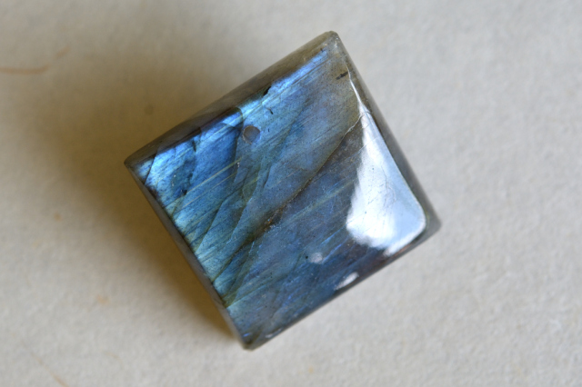 ラブラドライト（穴あき）【71】　ルース・カボション　（22.5×23mm）