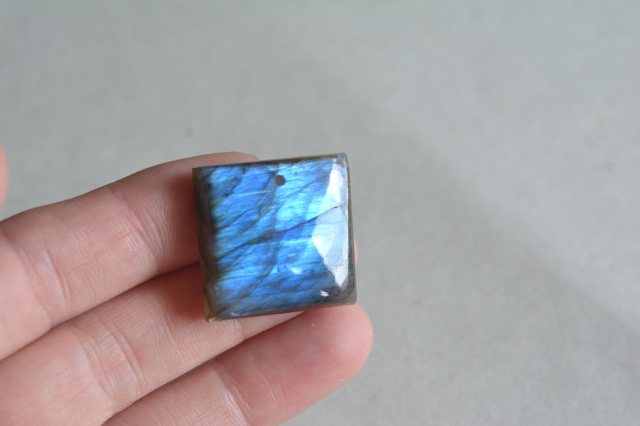 ラブラドライト（穴あき）【71】　ルース・カボション　（22.5×23mm）
