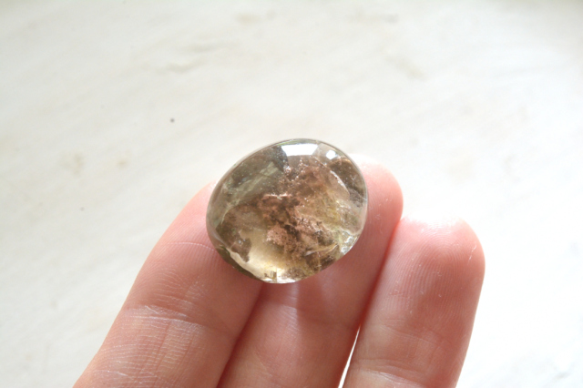 ガーデンクォーツ【33】　ルース・カボション（21×17.5mm）