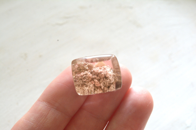 ガーデンクォーツ【39】　ルース・カボション（18.5×15mm）