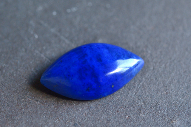 ラピスラズリ【1】　ルース・カボション（23.5×14mm）