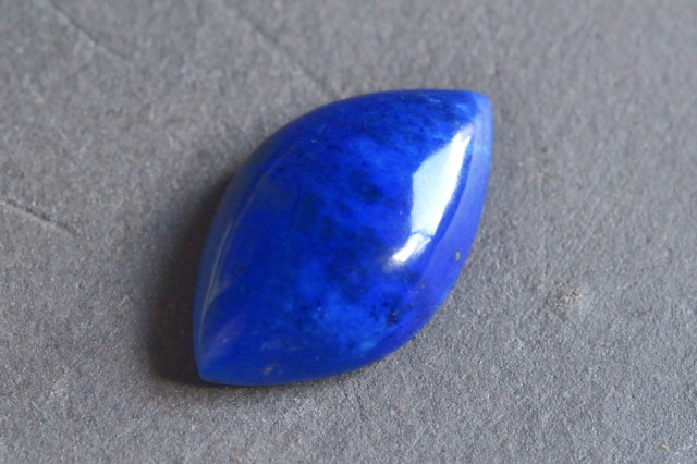 ラピスラズリ【1】　ルース・カボション（23.5×14mm）