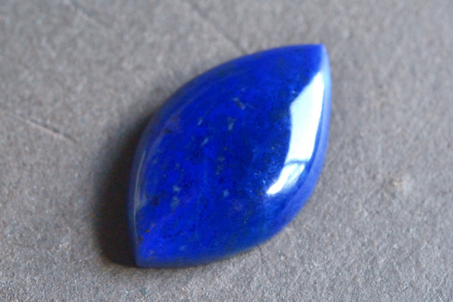 ラピスラズリ【3】　ルース・カボション（25.5×15mm）