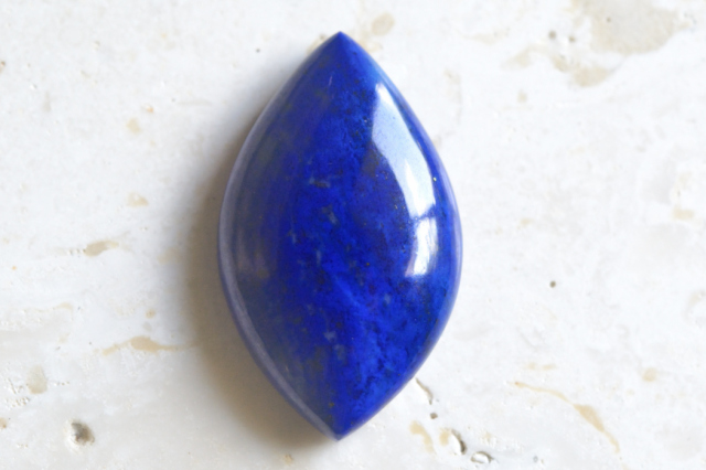 ラピスラズリ【3】　ルース・カボション（25.5×15mm）