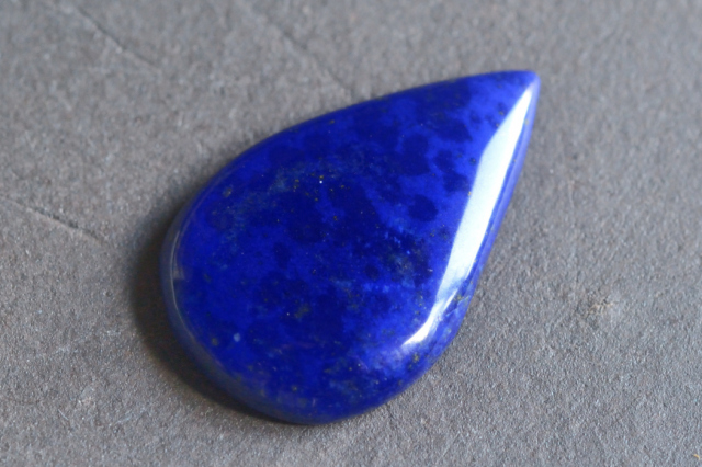 ラピスラズリ【4】　ルース・カボション（26×16.5mm）