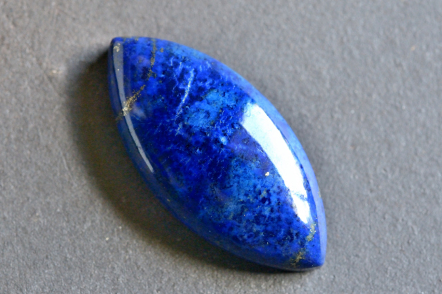 ラピスラズリ【5】　ルース・カボション（37.5×18mm）