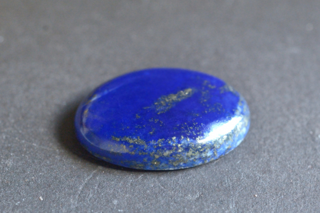 ラピスラズリ【6】　ルース・カボション（29×22.5mm）