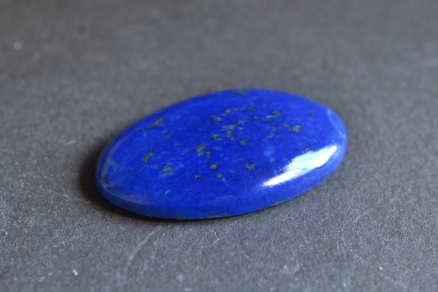 ラピスラズリ【8】　ルース・カボション（30.5×19mm）