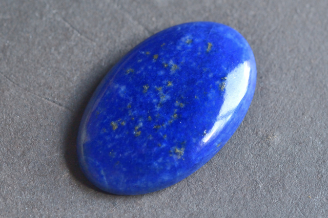 ラピスラズリ【8】　ルース・カボション（30.5×19mm）