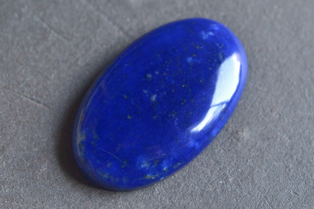 ラピスラズリ【12】　ルース・カボション（31×19mm）