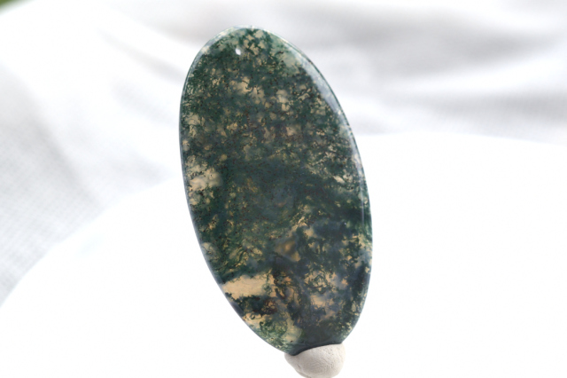 モスアゲート（穴あき）【9】　ルース・カボション（51.5×28mm）