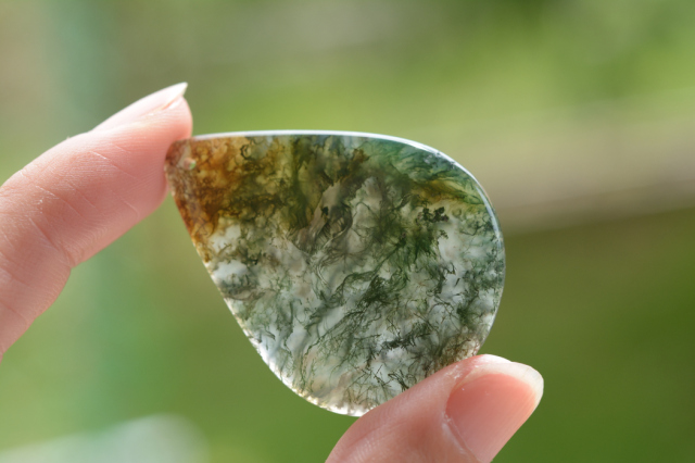 モスアゲート（穴あき）【18】　ルース・カボション（43.5×31mm）