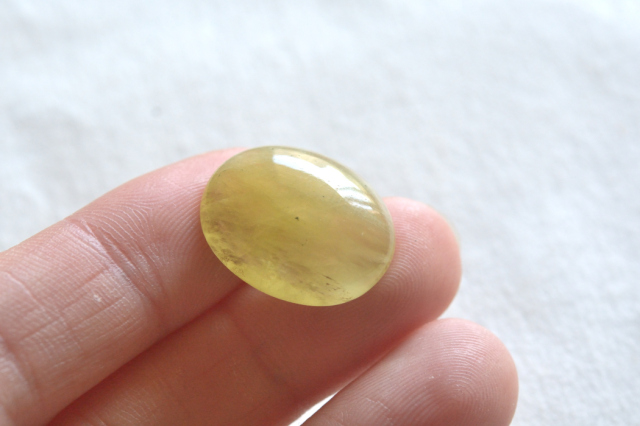 グリーンベリル【4】ルース・カボション（19.5×15.5mm）