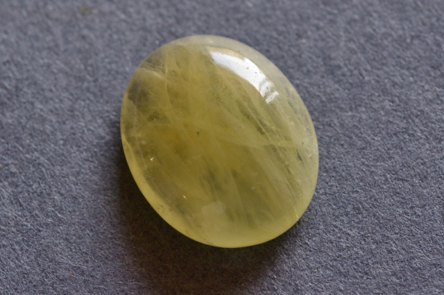 グリーンベリル【4】ルース・カボション（19.5×15.5mm）