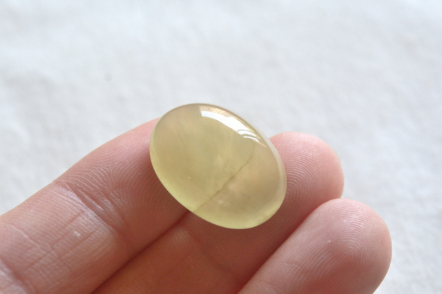 グリーンベリル【7】ルース・カボション（20×14.5mm）