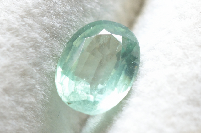 ミントグリーンカイヤナイト【8】ルース・ファセットカット（8×6mm）