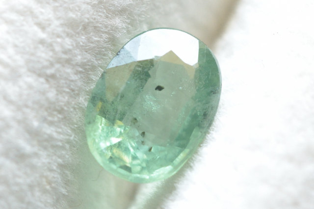 ミントグリーンカイヤナイト【9】ルース・ファセットカット（8×6mm）