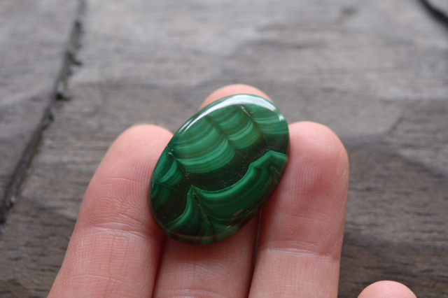 マラカイト【6】ルース・カボション　（29×19mm）