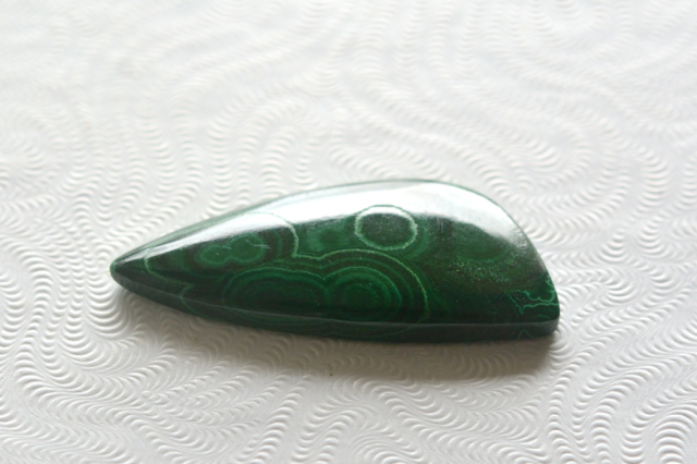 マラカイト【7】ルース・カボション　（33×13.5mm）