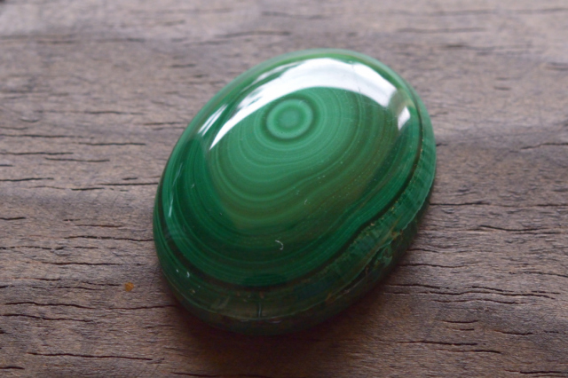 マラカイト【8】ルース・カボション　（32.5×25mm）