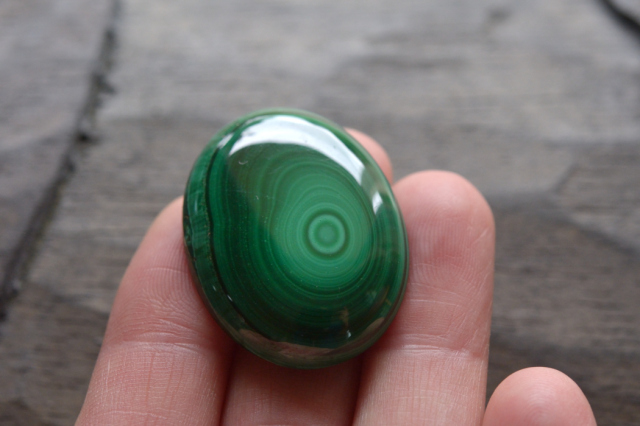マラカイト【8】ルース・カボション　（32.5×25mm）
