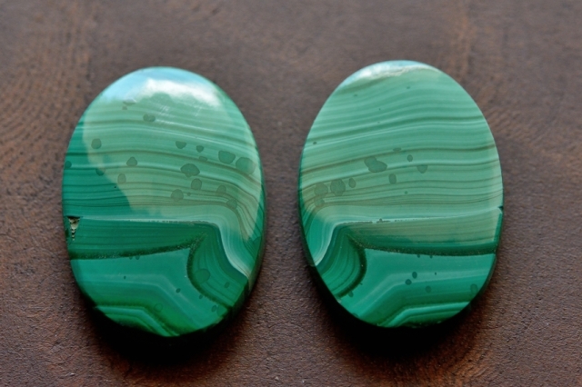 マラカイト【26】ルース・カボション　（21.5×15mm）