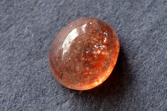 マイカサンストーン【5】 ルース・カボション（12×10.5mm）