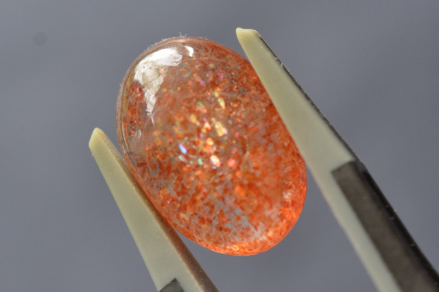 マイカサンストーン【9】　ルース・カボション（14.5×10.5mm）