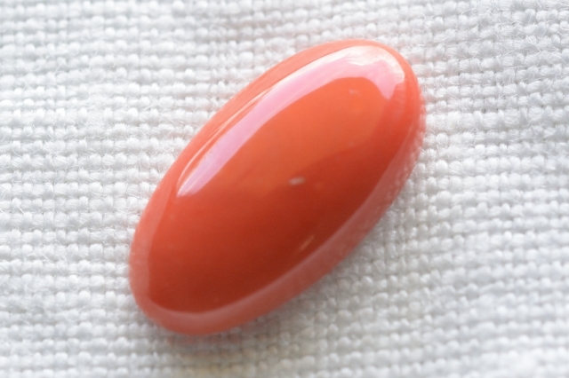 天然赤珊瑚【3】ルース・カボション　（16×8.5mm）