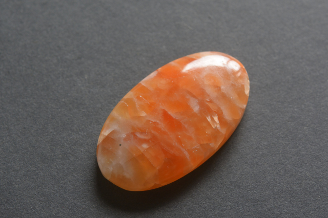 オレンジカルサイト【2】ルース・カボション（31.5×18mm）