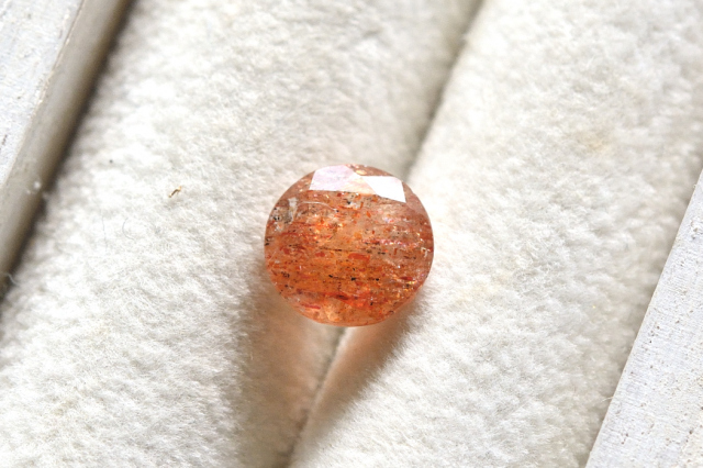 オレゴンサンストーン【21】ルース・カボション　（8.5×8.5mm）