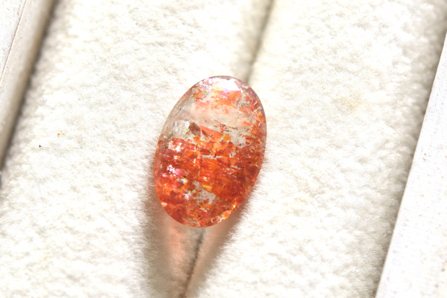 オレゴンサンストーン【25】ルース・カボション　（12.5×8.5mm）
