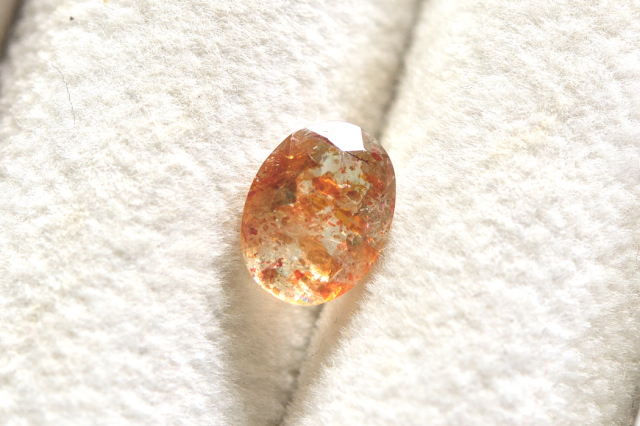 オレゴンサンストーン【26】ルース・カボション　（8×6.5mm）