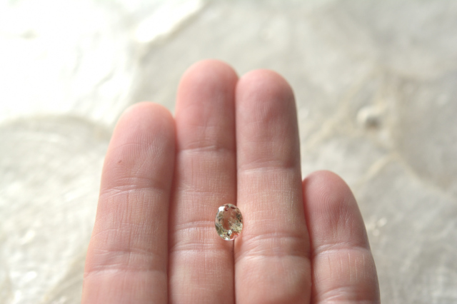 オレゴンサンストーン【28】ルース・カボション　（8×6mm）