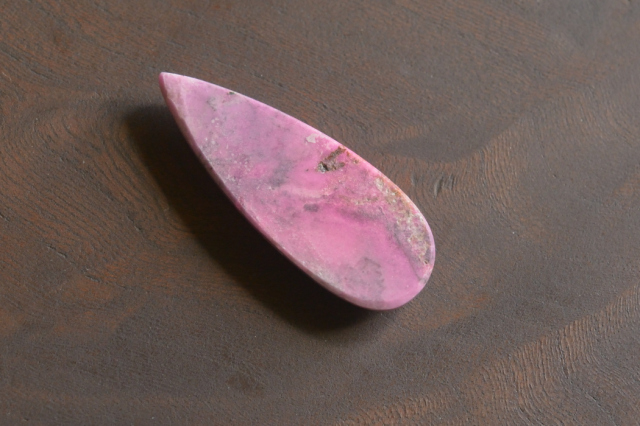 ピンクコバルトカルサイト【18】天然石ルース・カボション（36×13.5mm）