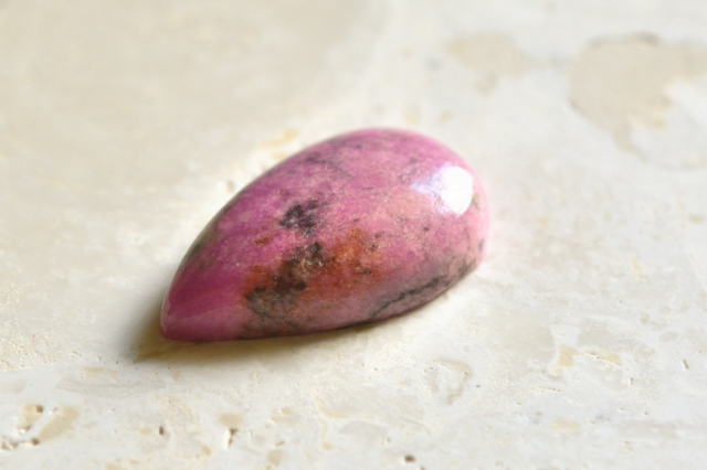 ピンクコバルトカルサイト【20】天然石ルース・カボション（19×11.5mm）