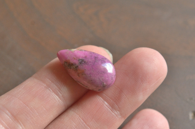 ピンクコバルトカルサイト【20】天然石ルース・カボション（19×11.5mm）