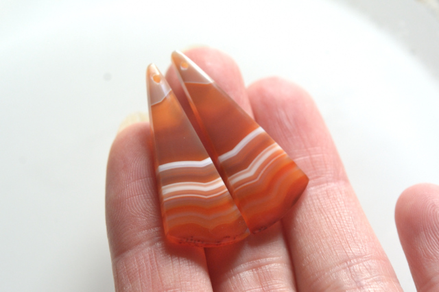 サードオニキス（紅縞瑪瑙）・ペア　穴あき【3】ルース・カボション（33×12.5mm）
