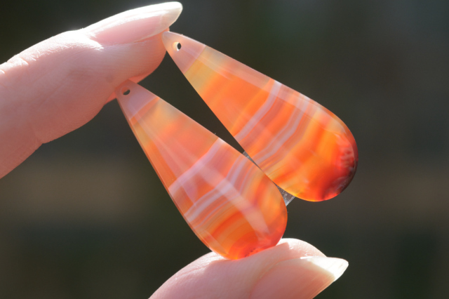 サードオニキス（紅縞瑪瑙）・ペア　穴あき【4】ルース・カボション（31.5×12mm）