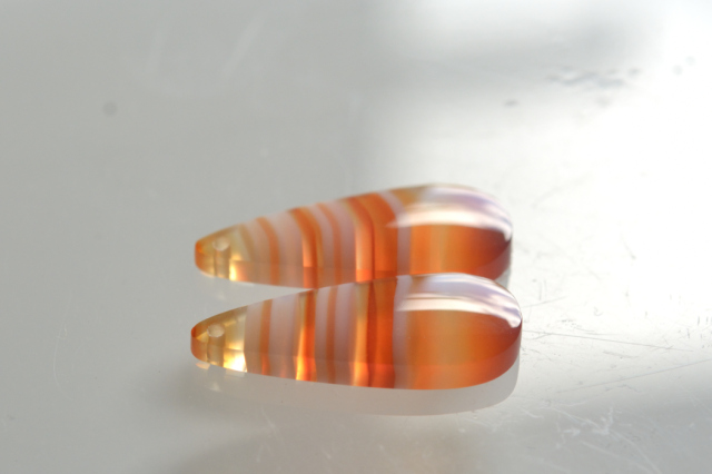 サードオニキス（紅縞瑪瑙）・ペア　穴あき【15】ルース・カボション（24×10mm）