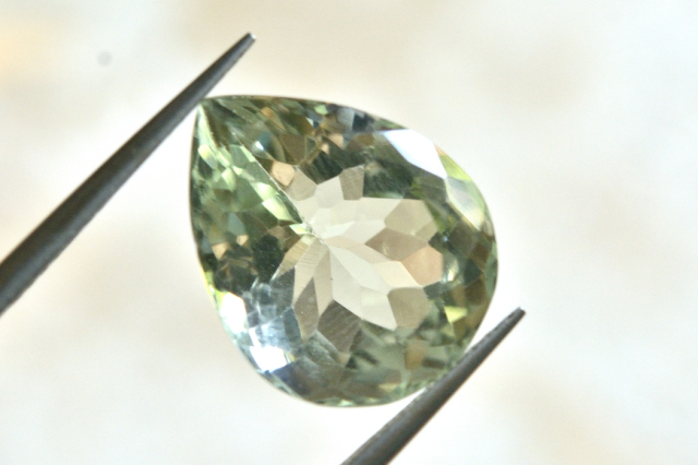 グリーンアメジスト（プラシオライト）【12】天然石ルース・カボション・ファセットカット（16×13mm）