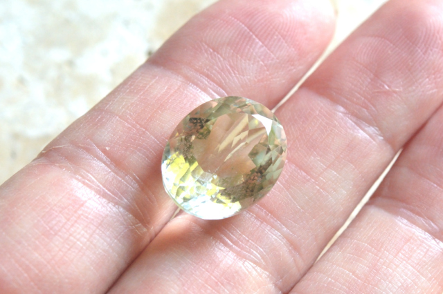 グリーンアメジスト（プラシオライト）【14】天然石ルース・カボション・ファセットカット（16×13mm）