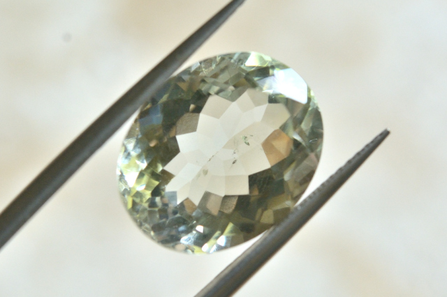 グリーンアメジスト（プラシオライト）【14】天然石ルース・カボション・ファセットカット（16×13mm）